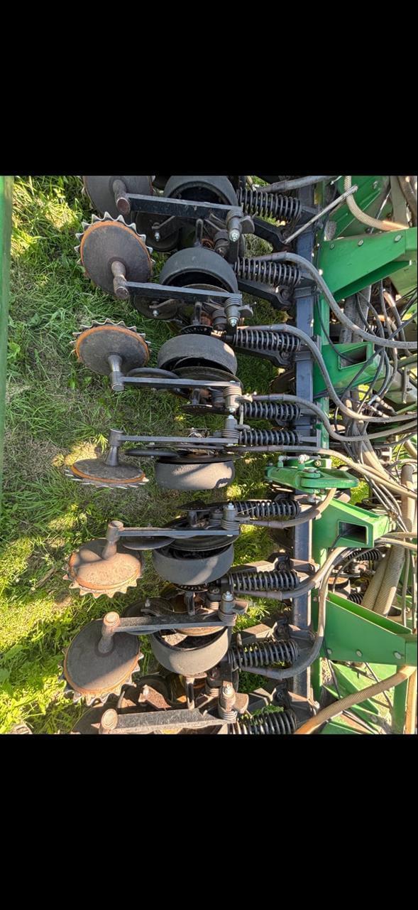 Image of John Deere 1850 equipment image 1