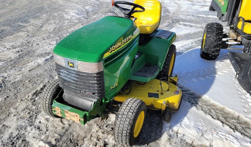 1996 John Deere 345 Equipment Image0