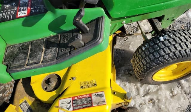 Image of John Deere 345 equipment image 4