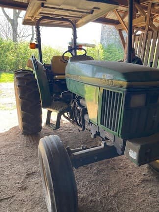 Image of John Deere 5200 equipment image 2