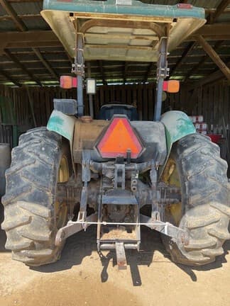 Image of John Deere 5200 equipment image 3