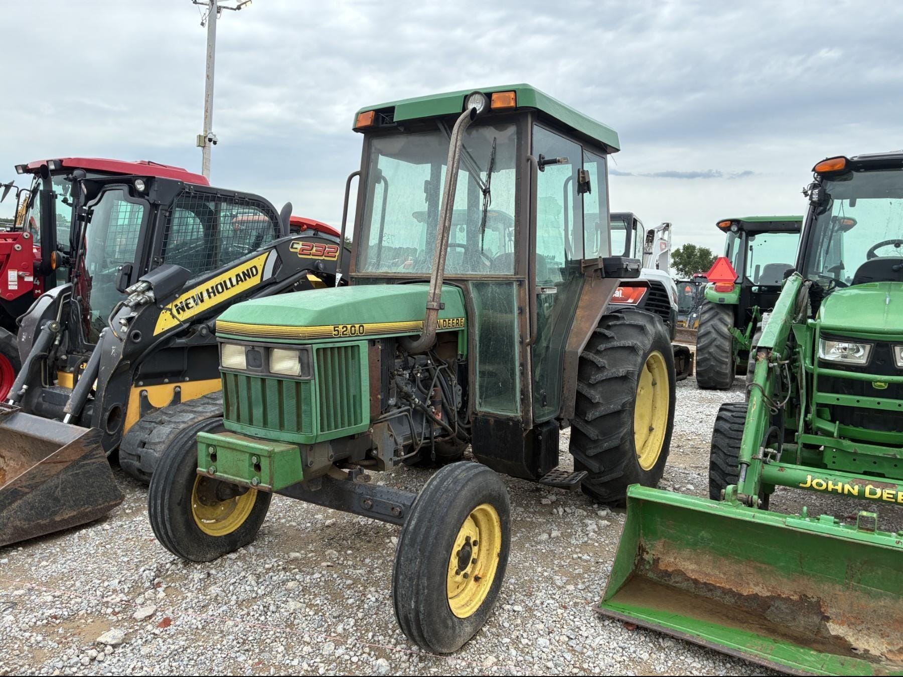 1996 John Deere 5200 Equipment Image0