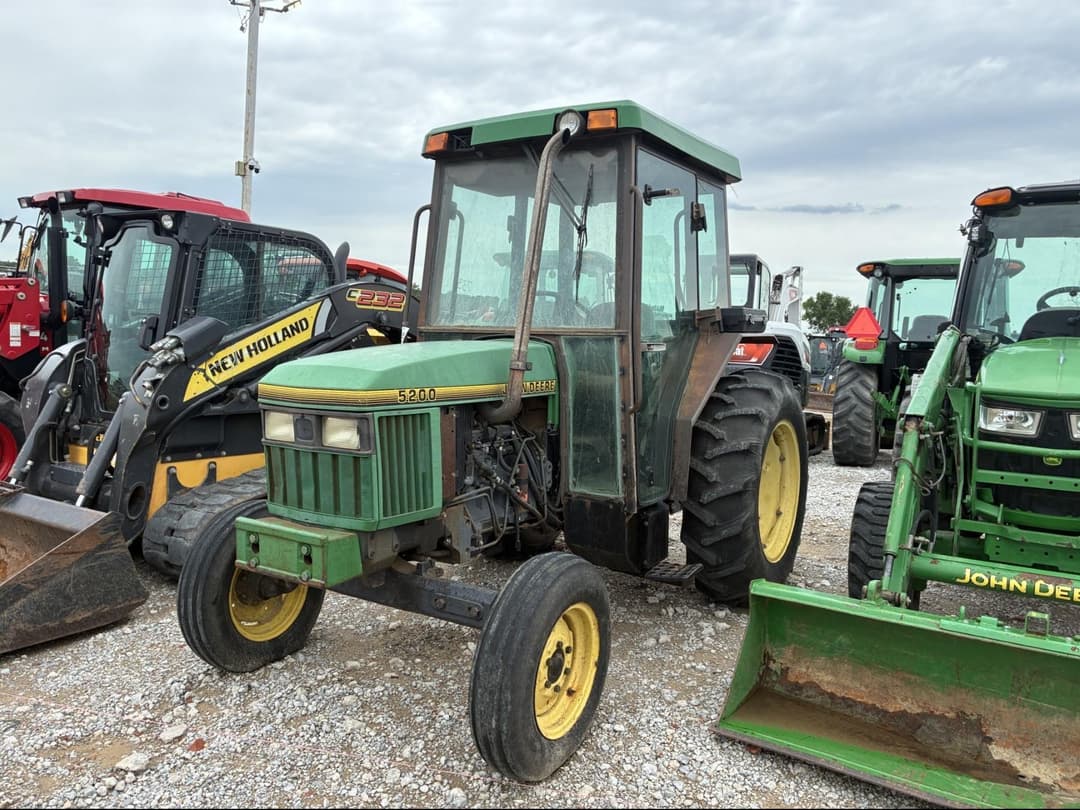 Image of John Deere 5200 Primary image