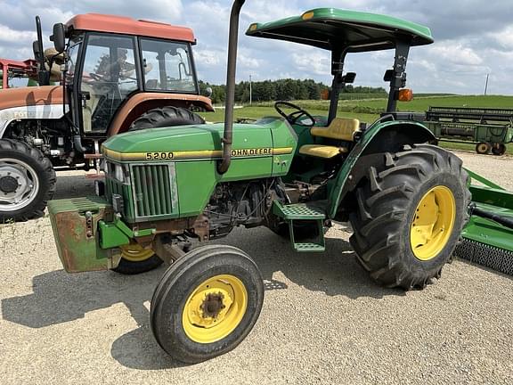 Image of John Deere 5200 equipment image 2