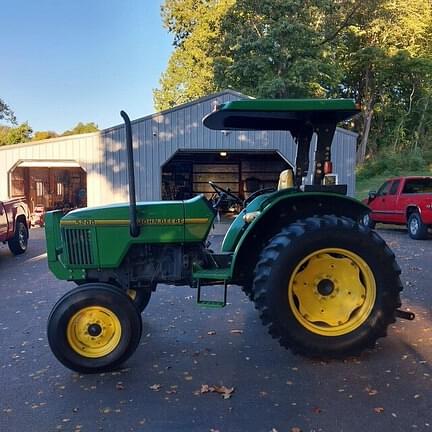 Image of John Deere 5200 equipment image 2