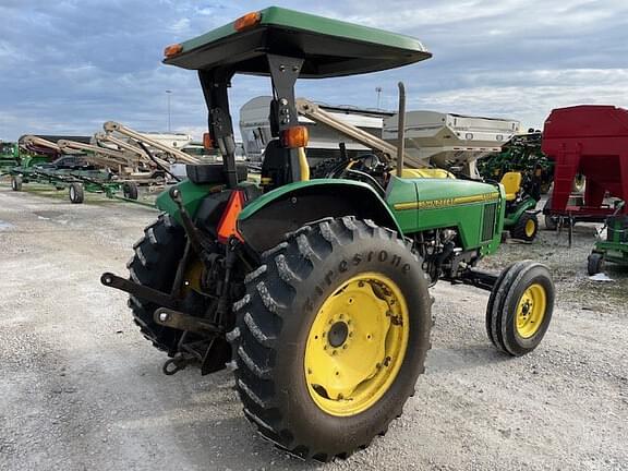 Image of John Deere 5200 equipment image 3