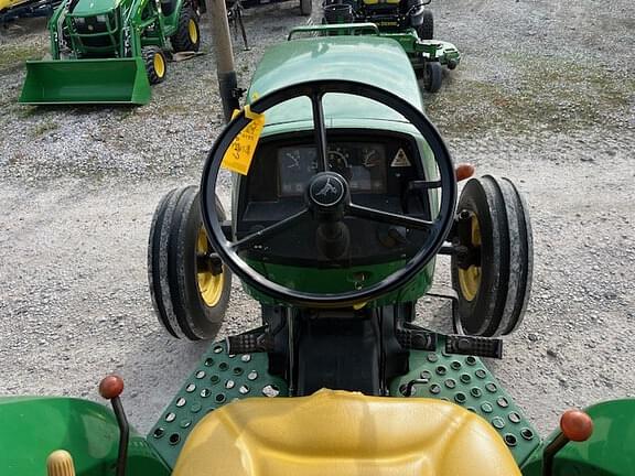 Image of John Deere 5200 equipment image 4