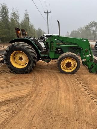 Image of John Deere 5200 equipment image 3