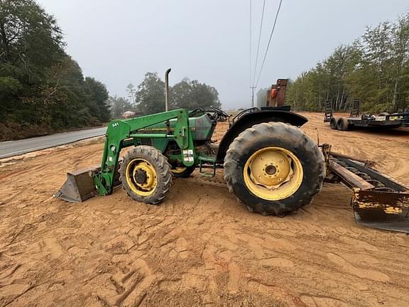 Image of John Deere 5200 equipment image 2