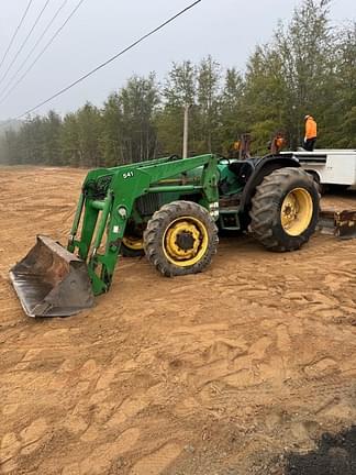 Image of John Deere 5200 equipment image 1