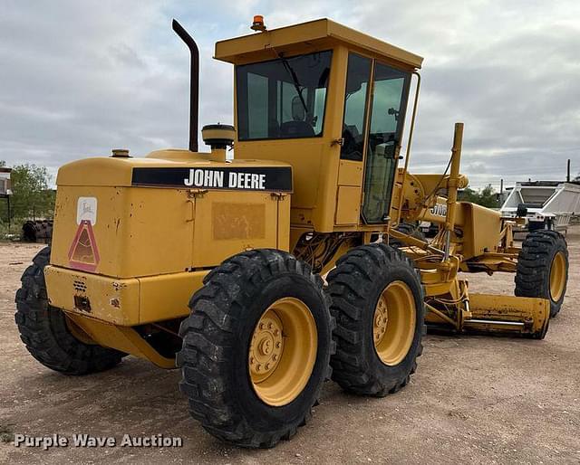 Image of John Deere 570B equipment image 4