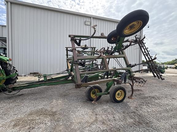 Image of John Deere 610 equipment image 1