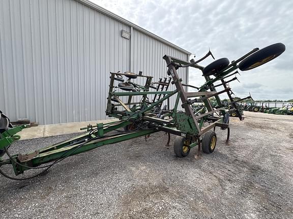 Image of John Deere 610 equipment image 2