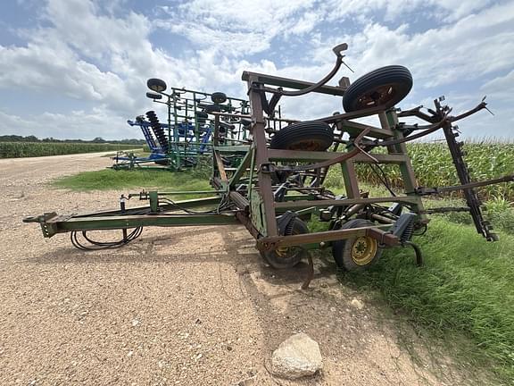 Image of John Deere 610 equipment image 2