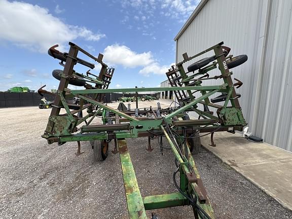 Image of John Deere 610 equipment image 4