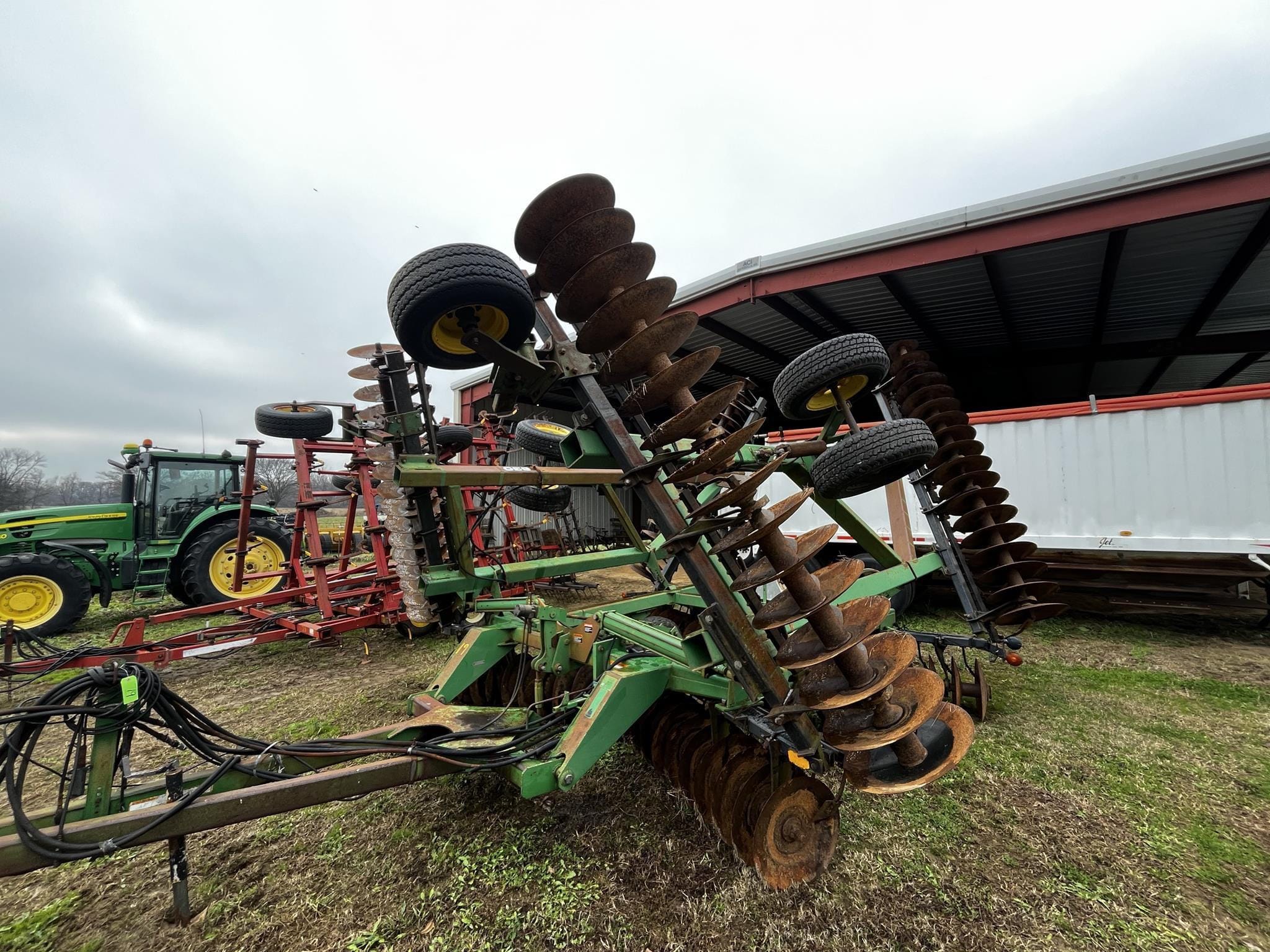 1996 John Deere 630 Equipment Image0