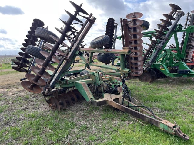 Image of John Deere 630 equipment image 1