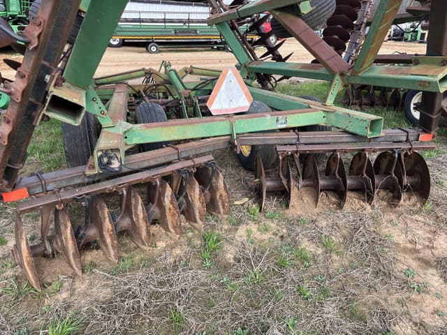 Image of John Deere 630 equipment image 4