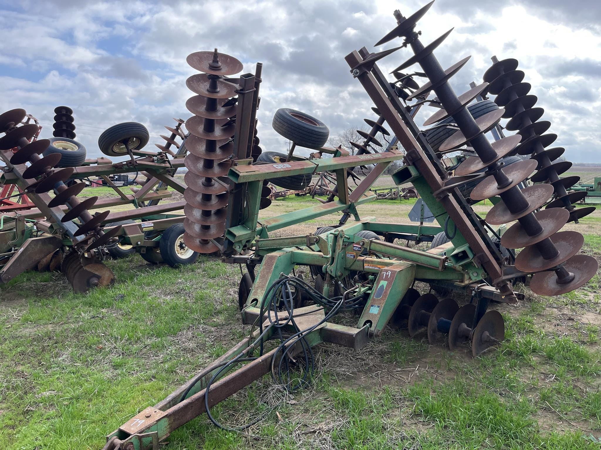 1996 John Deere 630 Equipment Image0