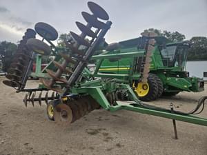 1996 John Deere 650 Image