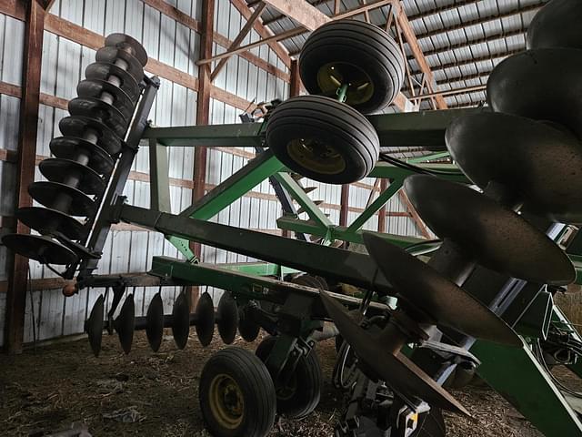 Image of John Deere 650 equipment image 1