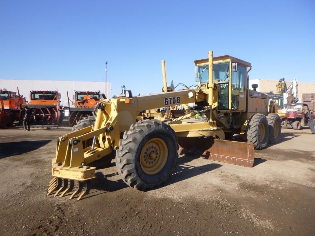 1996 John Deere 670B Equipment Image0