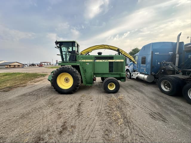 Image of John Deere 6710 equipment image 4