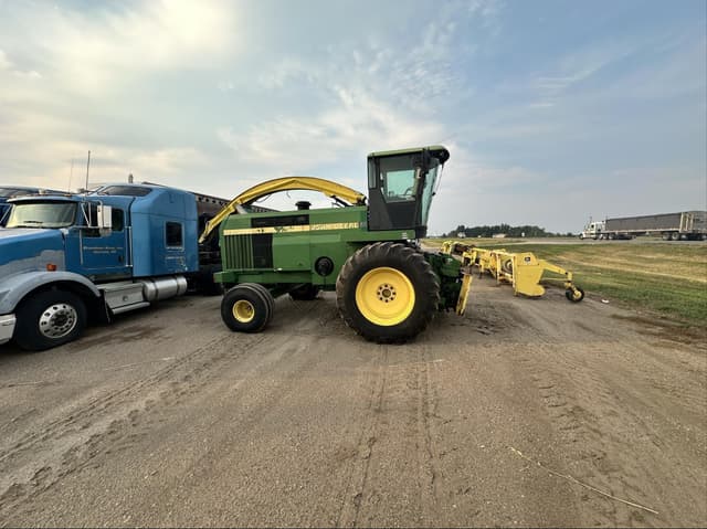 Image of John Deere 6710 equipment image 1