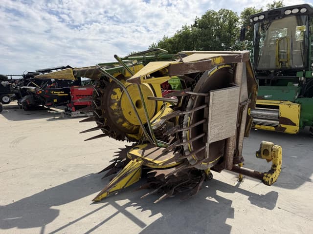 Image of John Deere 676 equipment image 3