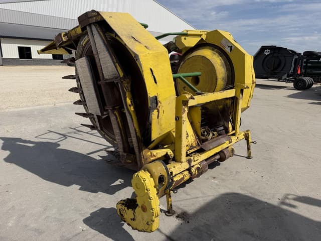 Image of John Deere 676 equipment image 1