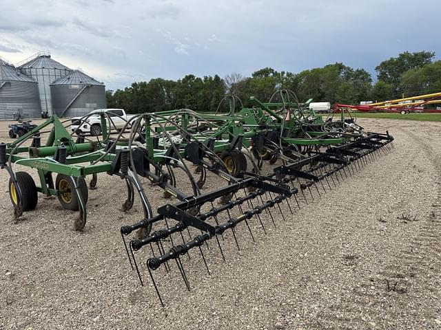Image of John Deere 680 equipment image 3