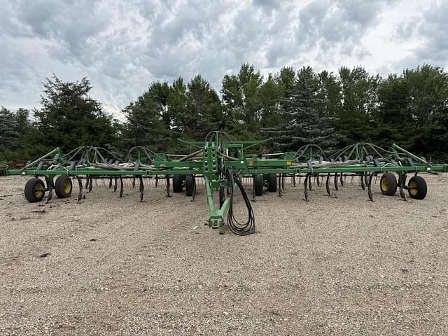 Image of John Deere 680 equipment image 1