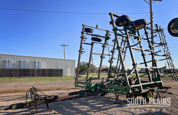 Main image John Deere 680