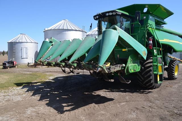 Image of John Deere 693 equipment image 1