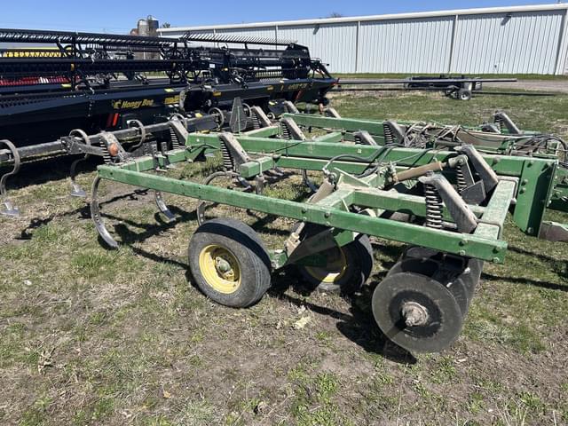 Image of John Deere 714 equipment image 1