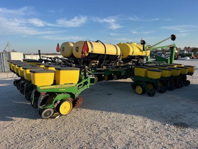 Image of John Deere 7200 equipment image 2