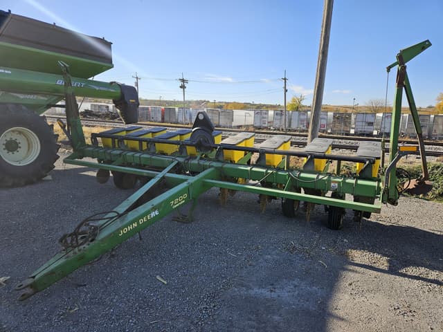 Image of John Deere 7200 equipment image 2