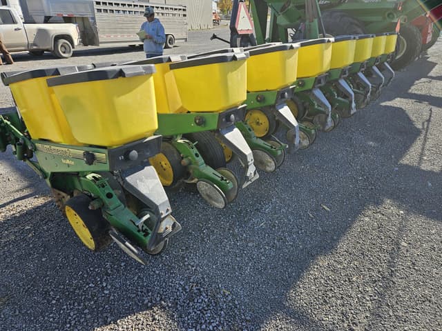 Image of John Deere 7200 equipment image 3