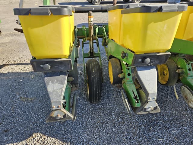 Image of John Deere 7200 equipment image 4