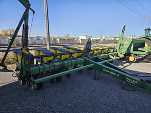 1996 John Deere 7200 Image