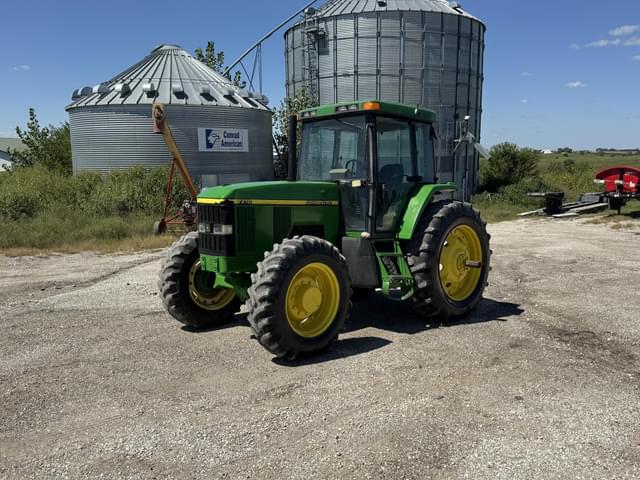 Image of John Deere 7210 equipment image 1