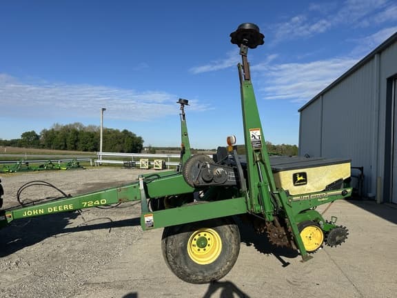 Image of John Deere 7240 equipment image 3