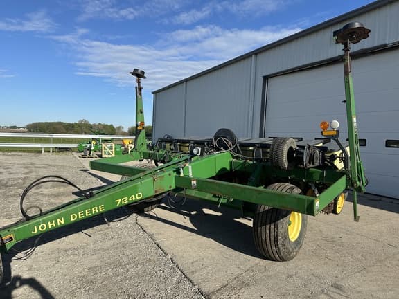 Image of John Deere 7240 equipment image 1