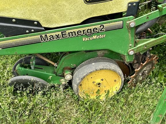 Image of John Deere 7240 Image 1