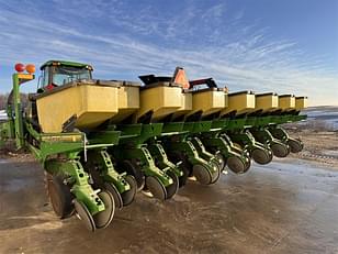 Main image John Deere 7240 0