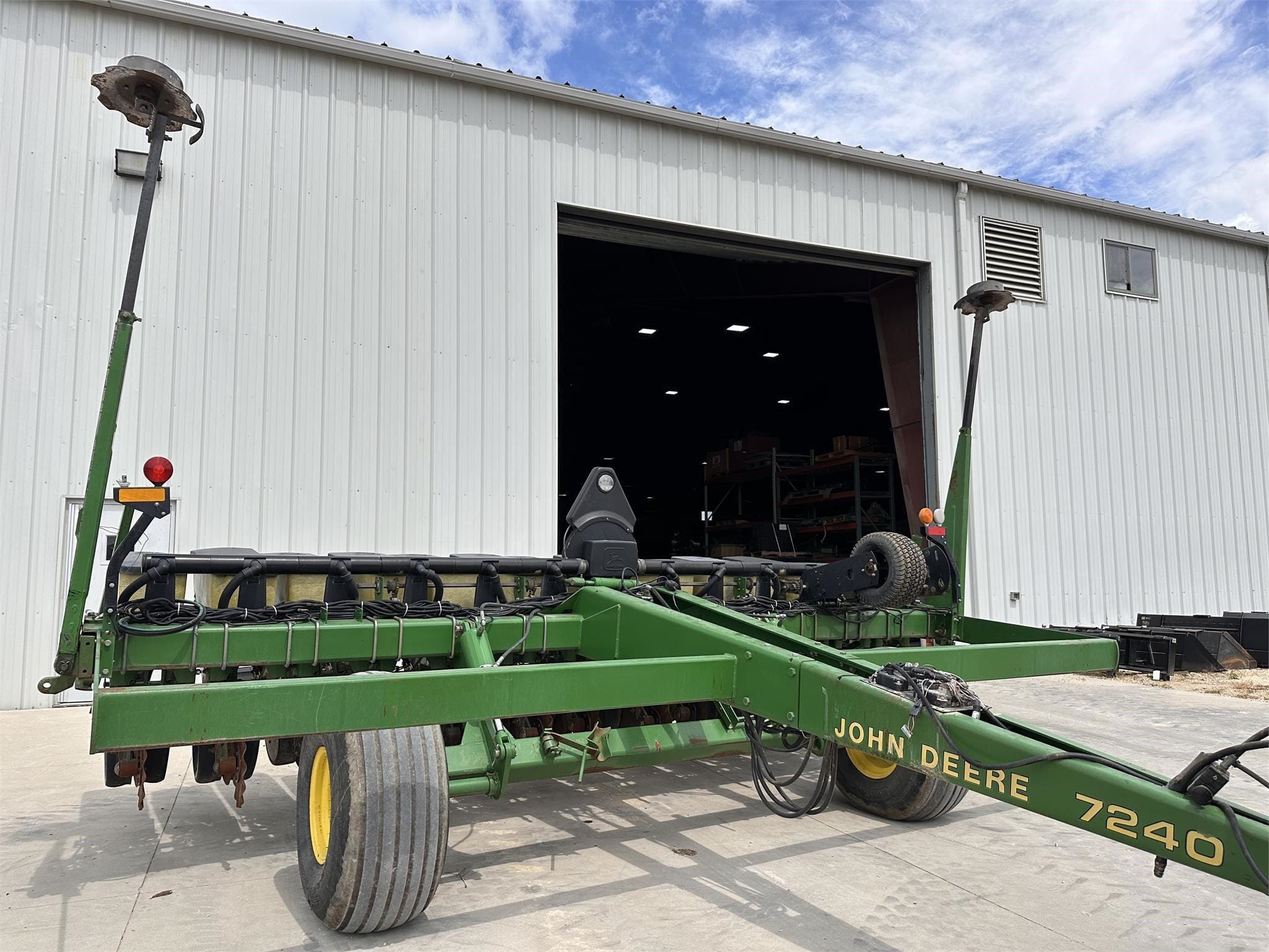 1996 John Deere 7240 Equipment Image0