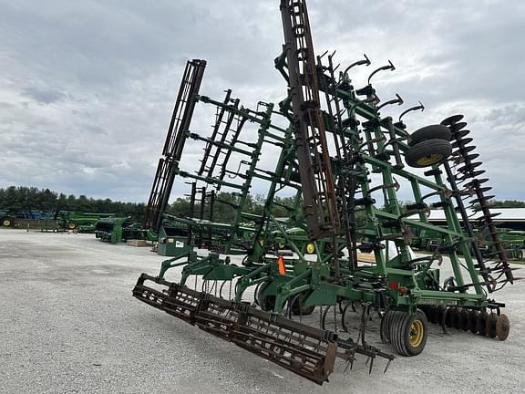 Image of John Deere 726 equipment image 3