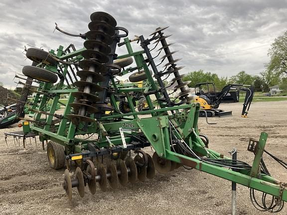 Image of John Deere 726 equipment image 1