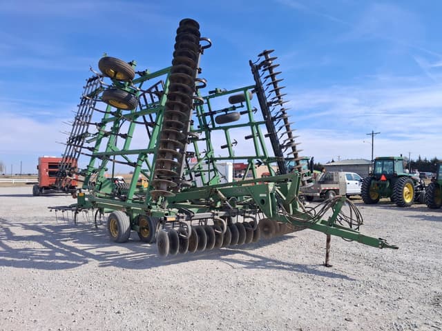 Image of John Deere 726 equipment image 1