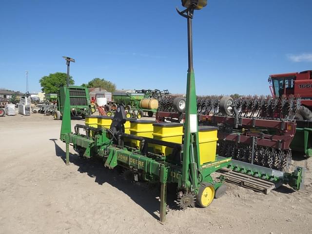 Image of John Deere 7300 equipment image 3